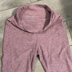 Worn once!! Beyond Yoga Caught in the MIDI High waist Leggings